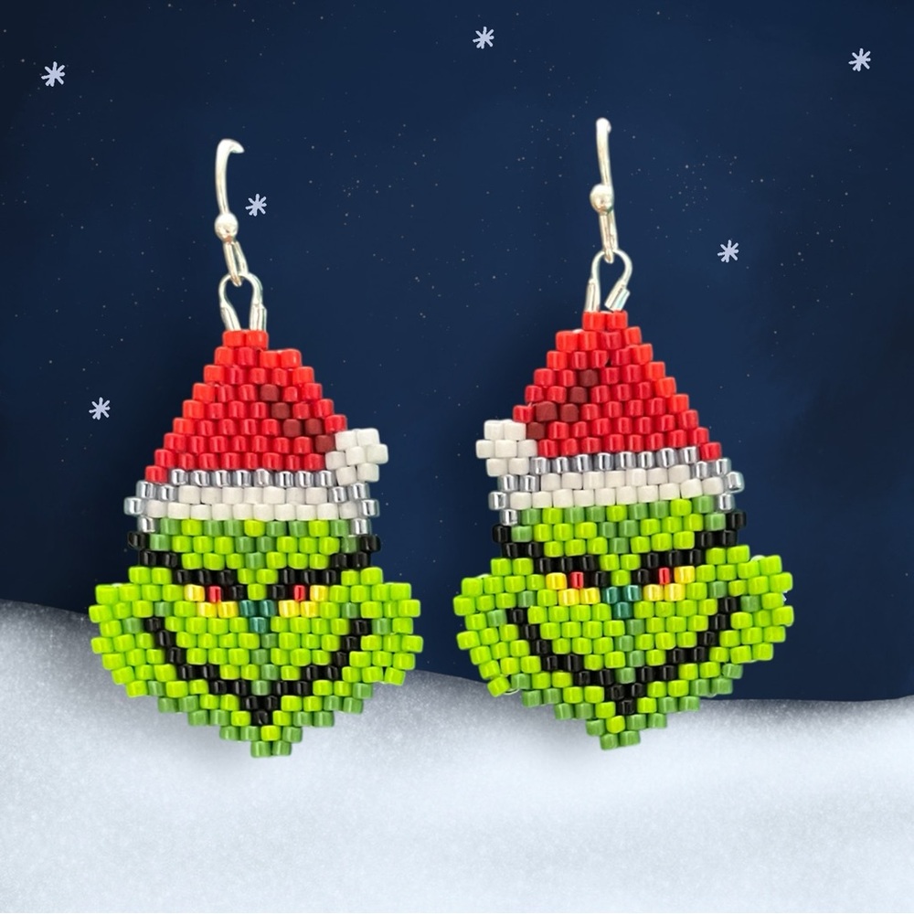 Handcrafted Beaded Grinch Earrings – Santa Hat Holiday Design